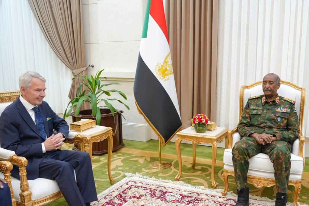 البرهان يلتقي المبعوث الخاص للأمين العام للأمم المتحدة إلى السودان