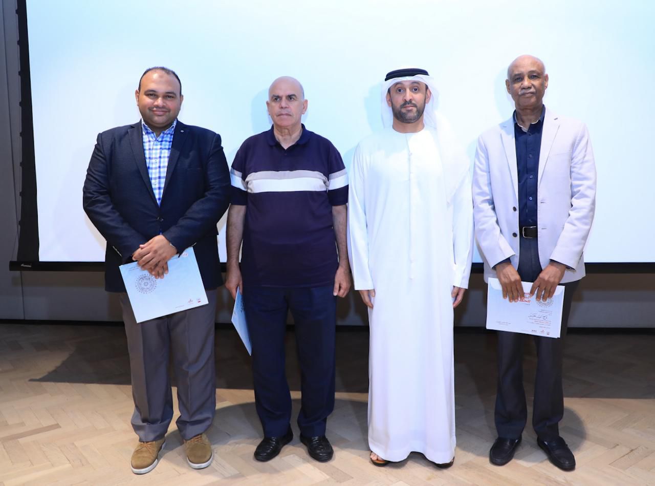بيت الحكمة يشهد أعمال الندوة الدولية لملتقى الشارقة للخط.. والباحث السوداني تاج السر حسن يبرز دور الإمارات والشارقة في تعليم الخط العربي020 بيت الحكمة يشهد أعمال الندوة الدولية لملتقى الشارقة للخط.. والباحث السوداني تاج السر حسن يبرز دور الإمارات والشارقة في تعليم الخط العربي
