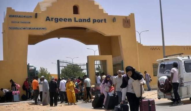 الجمارك توضح بشأن تكدس بصات شحن محملة بالبضائع ونقل الركاب في معبر مع مصر