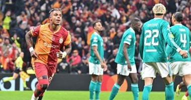 محمد صلاح يشارك 60 دقيقة في خسارة ليفربول أمام جالاتا سراي.. فيديو