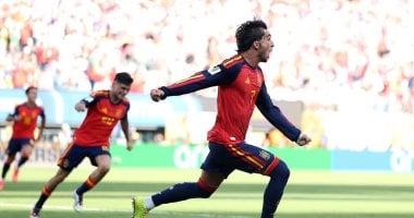 برشلونة يعجل بحسم مستقبل فيران توريس بعد تحرك باريس سان جيرمان