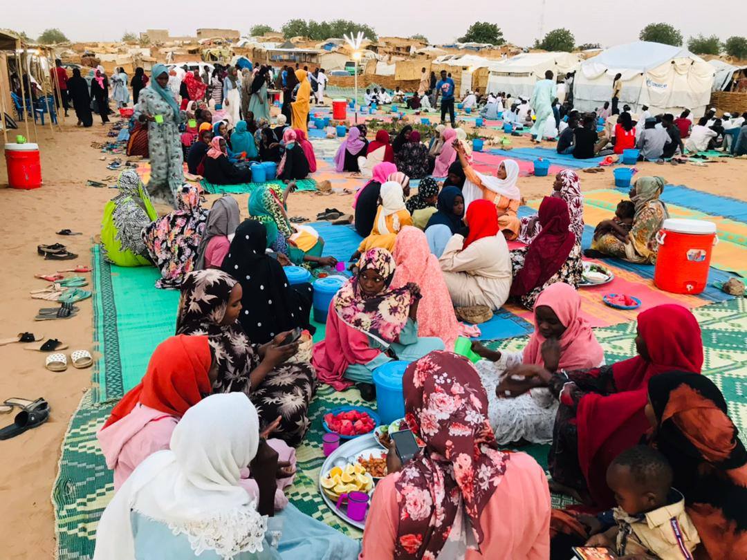 نساء وفتيات سودانيات في شرق تشاد.. الحياة تقاوم الحرب بالعمل