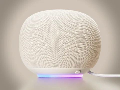 جوجل تعود بقوة إلى سوق المساعدات المنزلية وتطلق مكبر الصوت الذكي Google Home Speaker بميزة Gemini Live