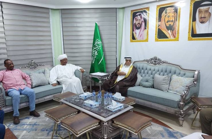 مباحثات بين السفير السعودي ومدير الشركة السودانية للسكر020 مباحثات بين السفير السعودي ومدير الشركة السودانية للسكر