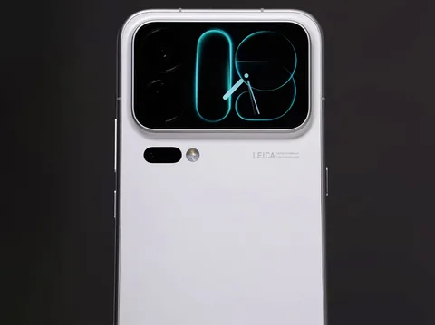 شاومي تستعرض هاتف Xiaomi 18 Pro رسميا قبل الإطلاق بمستشعر 200 ميجابكسل وكاميرا تقريب مطورة