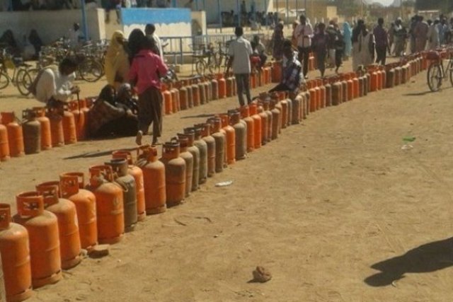 ولاية الخرطوم..تخفيضات كبيرة في أسعار الغاز وطفيفة في أسعار الجازولين