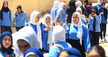 توافد طلاب الشهادة الإعدادية بالجيزة على اللجان لأداء امتحانات الترم الثانى020 توافد طلاب الشهادة الإعدادية بالجيزة على اللجان لأداء امتحانات الترم الثانى