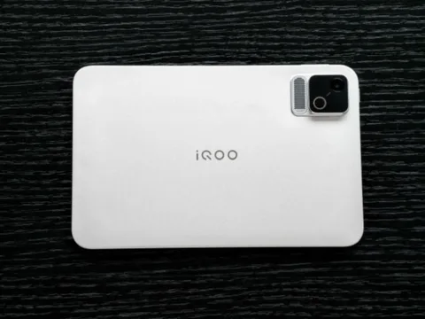 تسريب صور حاسوب iQOO Pad Ultra المخصص للألعاب بشاشة أوليد مدمجة ومعالج رائد قبل إطلاقه الرسمي