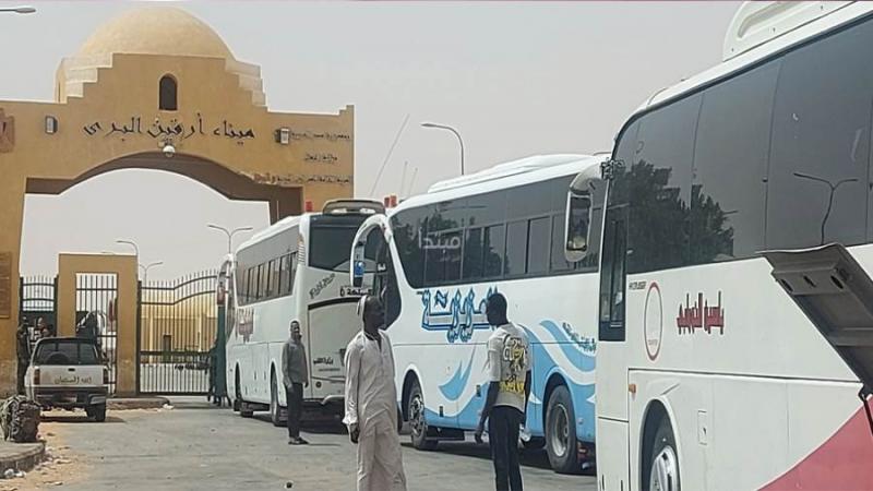 1200 سوداني يعودون يوميا من مصر عبر المعابر الحدودية