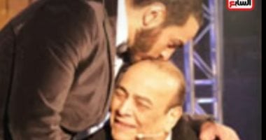 تفاصيل وفاة والد تامر حسني بعد أزمة صحية.. والفنان ينعيه بكلمات مؤثرة..فيديو