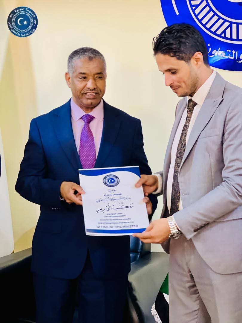 الخارجية الليبية تسلم مذكرة رسمية للقنصل السوداني بشأن المستجدات على الحدود بين البلدين020 الخارجية الليبية تسلم مذكرة رسمية للقنصل السوداني بشأن المستجدات على الحدود بين البلدين