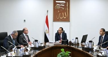 رئيس الوزراء يستعرض عددا من المقترحات لتطوير أداء البورصة المصرية
