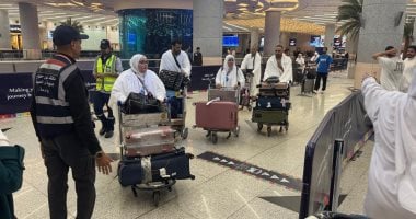 حجاجنا يصلون بالمسجد النبوى استعدادا لرحلة الطواف والمشاعر020 حجاجنا يصلون بالمسجد النبوى استعدادا لرحلة الطواف والمشاعر