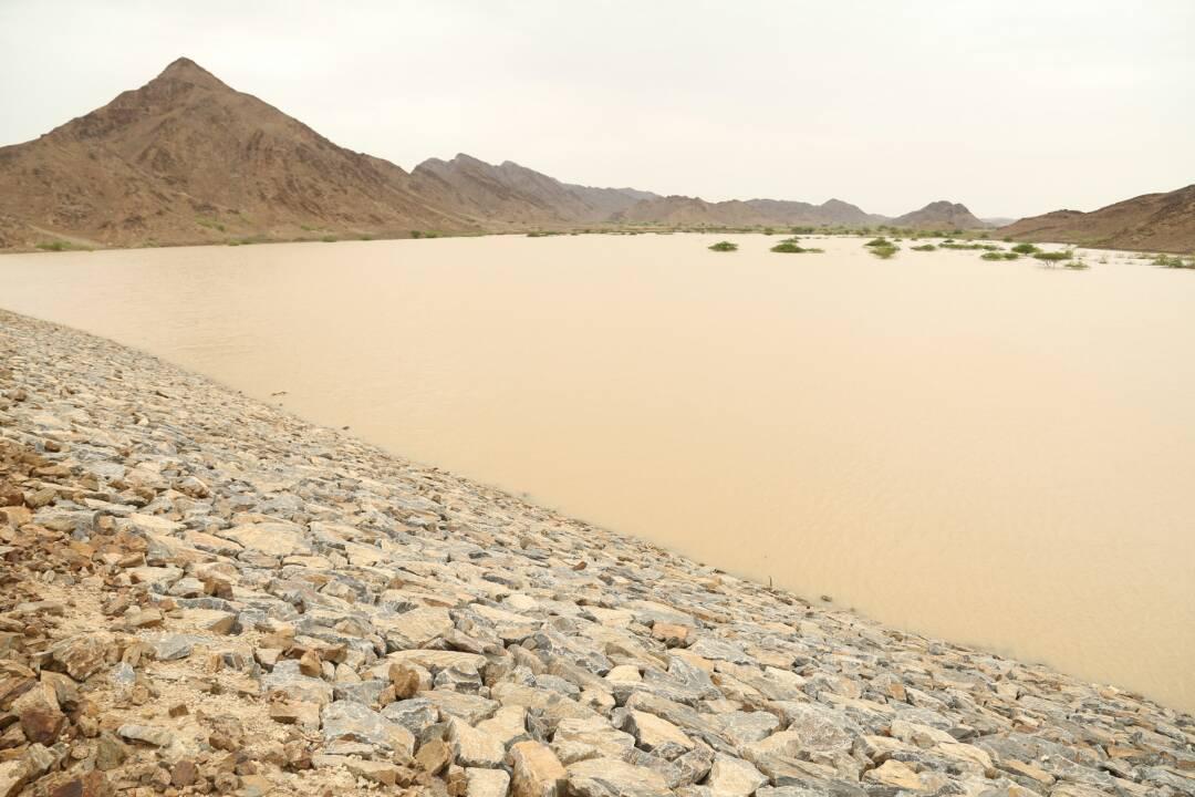 كامل إدريس يتفقد عمليات إعادة تأهيل وصيانة سد أربعات020 كامل إدريس يتفقد عمليات إعادة تأهيل وصيانة سد أربعات