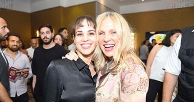 نور عمرو دياب تساند والدتها شيرين رضا فى العرض الخاص لفيلم فى عز الضهر020 نور عمرو دياب تساند والدتها شيرين رضا فى العرض الخاص لفيلم فى عز الضهر