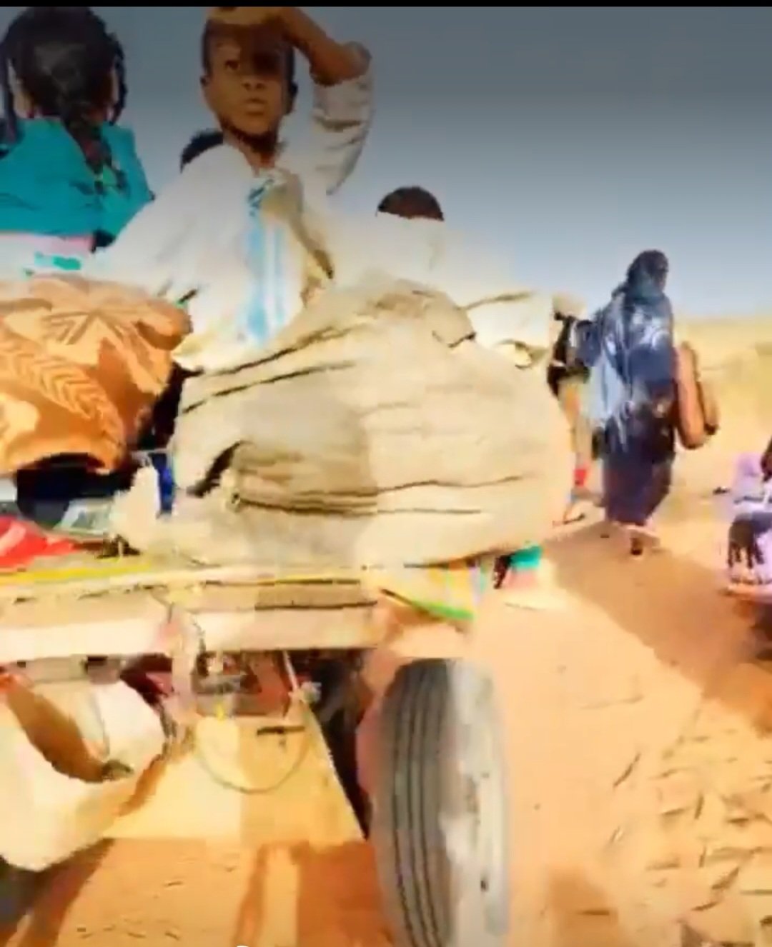 بالفيديو والصور.. موجة نزوح كبيرة لمواطني النهود بعد سيطرة الدعم السريع.. كارثة انسانية ودعوات لتدخل020 بالفيديو والصور.. موجة نزوح كبيرة لمواطني النهود بعد سيطرة الدعم السريع.. كارثة انسانية ودعوات لتدخل