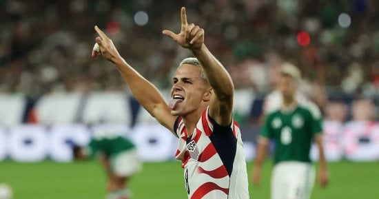 منتخب الولايات المتحدة يمزق شباك المكسيك بثلاثية في ودية مثيرة.. فيديو