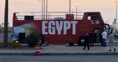 حافلة مكشوفة لاستقبال بعثة منتخب مصر فى العلمين الجديدة.. صور