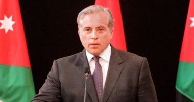 منح عطاءات لابنه.. رئيس وزراء الأردن يطلب استقالة وزير العمل