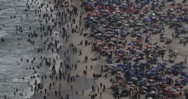 بلد السامبا.. احتجاجات ضخمة فى البرازيل بعد حظر الموسيقى والأطعمة على الشواطئ