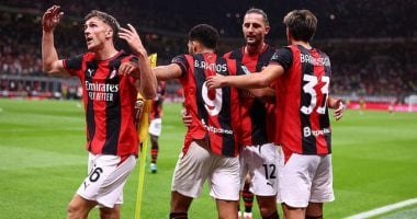 ميلان يتخطى فينيسيا بثنائية ويتصدر الدوري الإيطالي.. فيديو