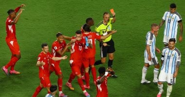السويسرى بريل إمبولو ضحية قانون فيفا الجديد بعد طرده أمام الأرجنتين