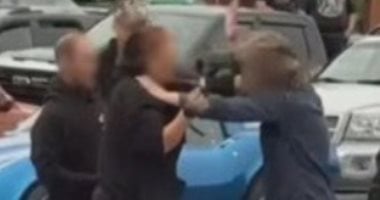 استياء بعد تعرض امرأة مسلمة لحفلة ضرب وحشي أمام طفلها فى كندا.. فيديو