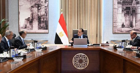 رئيس الوزراء يتابع الاستعدادات والترتيبات الجارية لاستضافة اجتماع مخصص للأعمال
