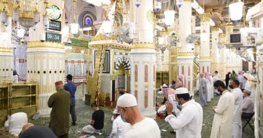 من القلب إلى حبيب الرب.. حجاجنا فى الروضة الشريفة يسلمون على النبى020 من القلب إلى حبيب الرب.. حجاجنا فى الروضة الشريفة يسلمون على النبى