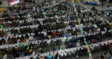 فى أحضان الأهرامات.. أهالى نزلة السمان ينظمون إفطارا جماعيا مبهرا صور