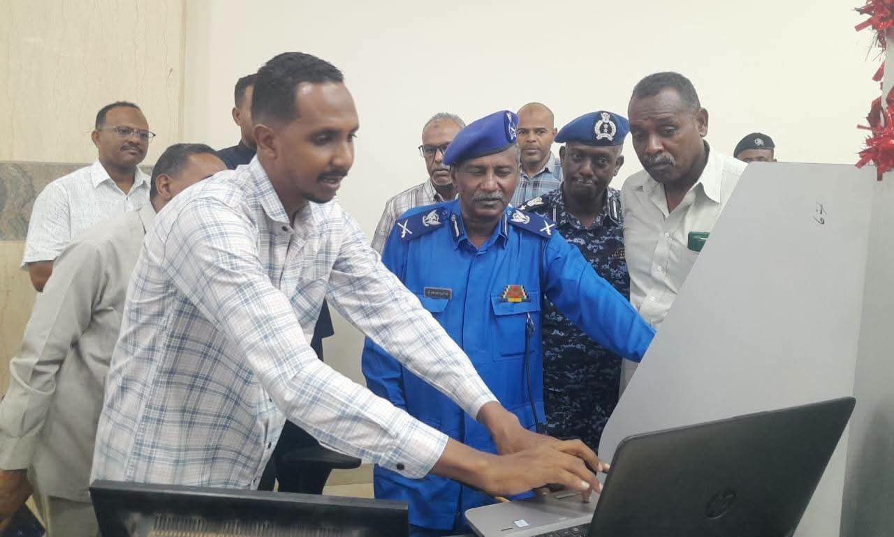 مدير الإدارة العامة للمباحث الجنائية المركزية يدشن العمل بعدد من المكاتب بمجمع خدمات الجمهور ببحرى