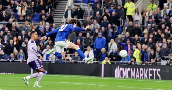 إيفرتون يقصي نيوكاسل بثلاثية ويتأهل لربع نهائي كأس الرابطة الإنجليزية.. فيديو
