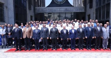 وزير النقل يتفقد مشروعات ميناء دمياط ويكرم أبطال ملحمة احتواء حادث السفينتين
