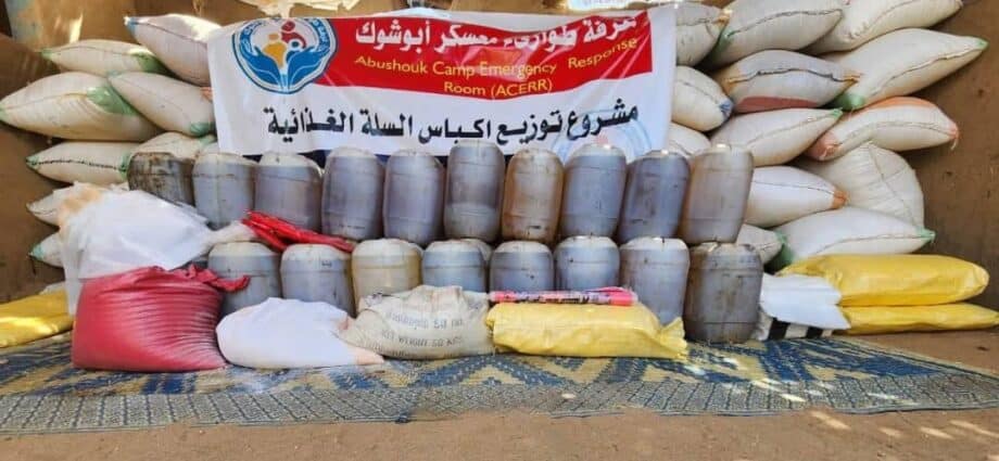 إنقاذ سكان معسكر بدارفور من تناول علف الحيوانات020 إنقاذ سكان معسكر بدارفور من تناول علف الحيوانات