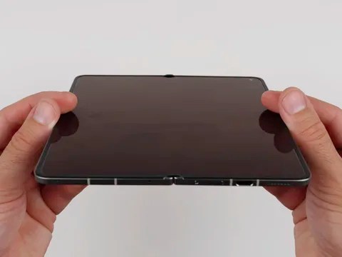 هاتف Find N6 القابل للطي يظهر بتجعد شبه معدوم للشاشة قبل الإطلاق الرسمي