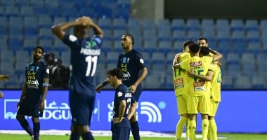 الخليج يضمن البقاء في الدوري السعودي بعد فوز مثير على ضمك 32020 الخليج يضمن البقاء في الدوري السعودي بعد فوز مثير على ضمك 32