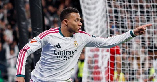 ريال مدريد يكتسح إشبيلية برباعية ويوجه إنذارا لبرشلونة قبل الكلاسيكو.. فيديو