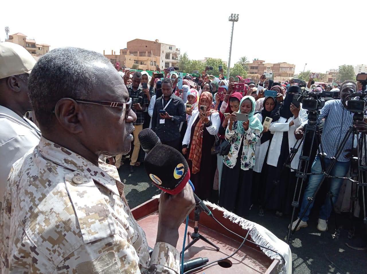 والي الخرطوم يخاطب 3ألف شابا وشابة من منظمة الشباب الواعد سيشاركون في درء آثار الخريف