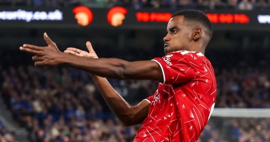 ليفربول يفوز على إيبسويتش تاون بهدفي إيزاك في الدوري الإنجليزي