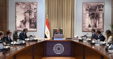 رئيس الوزراء يستعرض الفرص الاستثمارية بقطاعى السياحة والآثار020 رئيس الوزراء يستعرض الفرص الاستثمارية بقطاعى السياحة والآثار