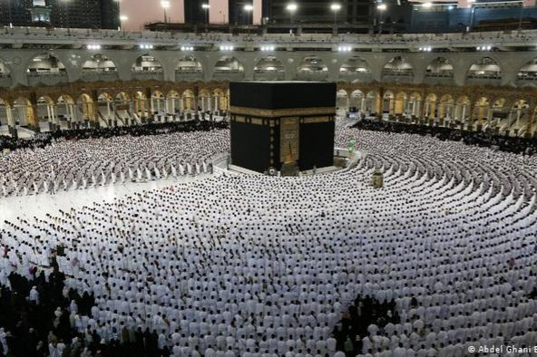 السودان:قرار بمنع الحج للمسؤليين بالحكومة على نفقة الدولة والمجلس يعلن حزمة إجراءات مشددة