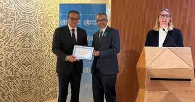 وزير الصحة يتسلم شهادة قضاء مصر على انتقال جميع طفليات الملاريا البشرية020 وزير الصحة يتسلم شهادة قضاء مصر على انتقال جميع طفليات الملاريا البشرية