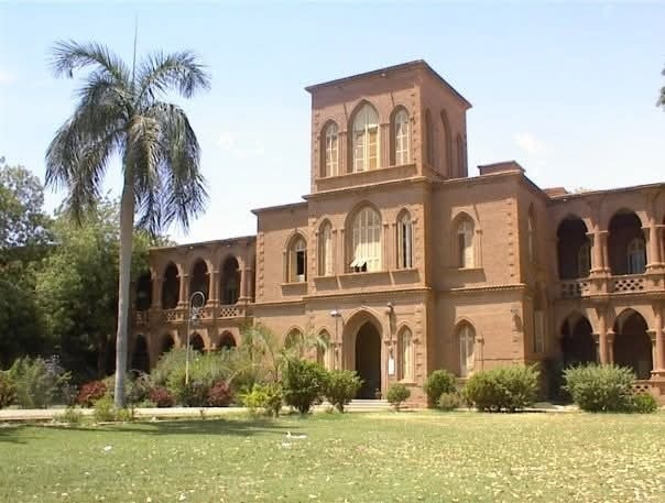 أساتذة : معايير البيئة وضمانات الامن والسلامة متطلبات لازمة لعودة عمل الجامعات بالداخل