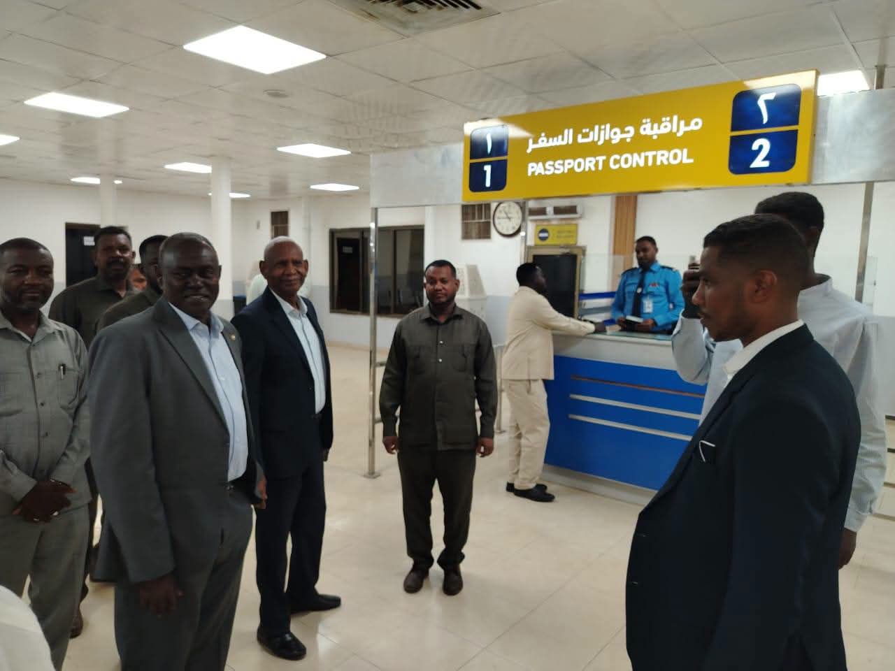 مطار الخرطوم تحت نار المسيرات: إصرار على التشغيل رغم تحذيرات السلامة 