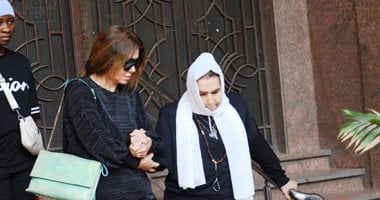 بكاء وحزن أثناء مغادرة جثمان سميحة أيوب لمنزلها بحضور مديحة حمدى.. صور020 بكاء وحزن أثناء مغادرة جثمان سميحة أيوب لمنزلها بحضور مديحة حمدى.. صور