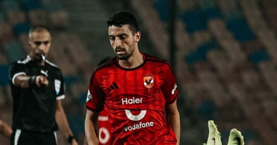 طبيب الأهلى يكشف تفاصيل إصابة طاهر محمد طاهر فى مباراة أبو قير