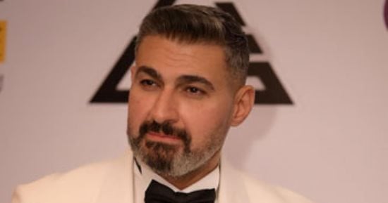 مهرجان الأفضل.. ياسر جلال يهدى جائزة أفضل نجم عربى فى 2026 لشهداء لبنان وفلسطين