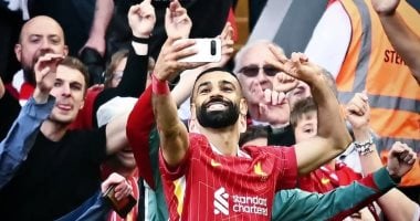جماهير ليفربول تكشف سيارة محمد صلاح فى الشارع قبل احتفالية الدوري.. فيديو020 جماهير ليفربول تكشف سيارة محمد صلاح فى الشارع قبل احتفالية الدوري.. فيديو