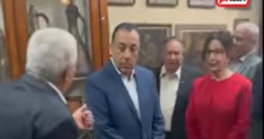 دولاب الملك فاروق وأدوات آثرية.. رئيس الوزراء يتفقد متحف مجلس الشيوخ.. فيديو