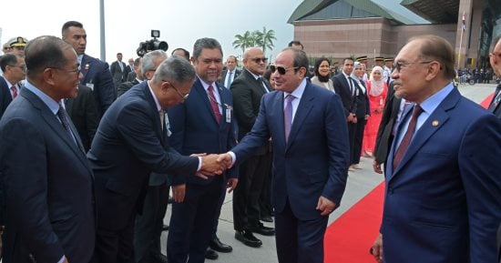 الرئيس السيسى: غادرت ماليزيا العزيزة وفي القلب كل المحبة والتقدير لملكها ورئيس وزراءها وشعبها الرائع